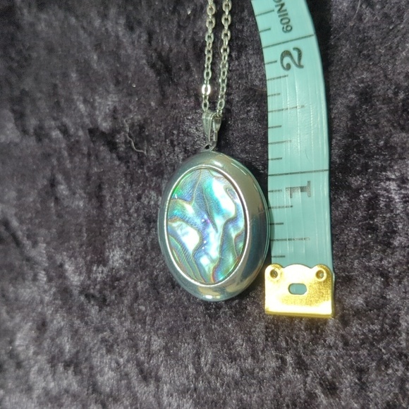 Unmarked Wild Pearl Stone Silver Tone Locket w/Adjustable Chain - Picture 6 of 7